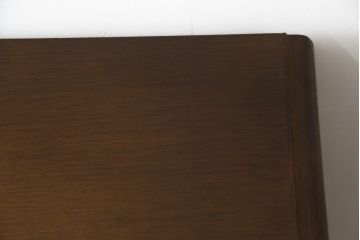 中古　美品!!　飛騨産業　キツツキ　穂高シリーズ　ナラ材　上品な佇まいで落ち着きのある空間を演出するサイドボード(サイドキャビネット、戸棚、収納棚、リビングボード)(定価約30万円)(R-073805)