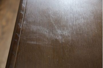 中古　美品!!　飛騨産業　キツツキ　穂高シリーズ　ナラ材　上品な佇まいで落ち着きのある空間を演出するサイドボード(サイドキャビネット、戸棚、収納棚、リビングボード)(定価約30万円)(R-073805)