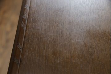 中古　美品!!　飛騨産業　キツツキ　穂高シリーズ　ナラ材　上品な佇まいで落ち着きのある空間を演出するサイドボード(サイドキャビネット、戸棚、収納棚、リビングボード)(定価約30万円)(R-073805)