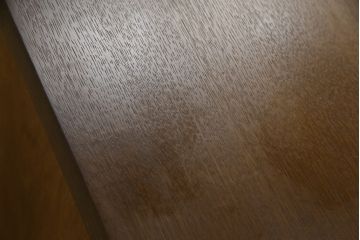 中古　美品!!　飛騨産業　キツツキ　穂高シリーズ　ナラ材　上品な佇まいで落ち着きのある空間を演出するサイドボード(サイドキャビネット、戸棚、収納棚、リビングボード)(定価約30万円)(R-073805)