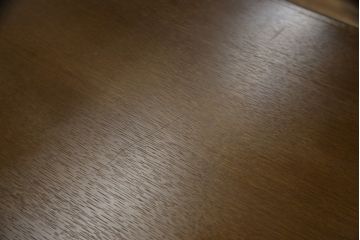 中古　美品!!　飛騨産業　キツツキ　穂高シリーズ　ナラ材　上品な佇まいで落ち着きのある空間を演出するサイドボード(サイドキャビネット、戸棚、収納棚、リビングボード)(定価約30万円)(R-073805)