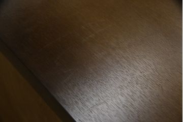 中古　美品!!　飛騨産業　キツツキ　穂高シリーズ　ナラ材　上品な佇まいで落ち着きのある空間を演出するサイドボード(サイドキャビネット、戸棚、収納棚、リビングボード)(定価約30万円)(R-073805)