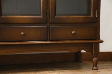中古　美品!!　飛騨産業　キツツキ　穂高シリーズ　ナラ材　上品な佇まいで落ち着きのある空間を演出するサイドボード(サイドキャビネット、戸棚、収納棚、リビングボード)(定価約30万円)(R-073805)