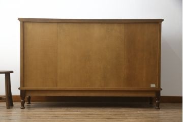 中古　美品!!　飛騨産業　キツツキ　穂高シリーズ　ナラ材　上品な佇まいで落ち着きのある空間を演出するサイドボード(サイドキャビネット、戸棚、収納棚、リビングボード)(定価約30万円)(R-073805)