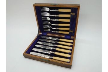 イギリスアンティーク　シルバープレート　繊細なデザインが上品な雰囲気を醸し出すフォーク&ナイフ各6本(12本セット、食器、カトラリー、箱付き、テーブルウェア)(R-073829)
