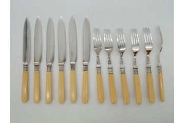イギリスアンティーク　シルバープレート　繊細なデザインが上品な雰囲気を醸し出すフォーク&ナイフ各6本(12本セット、食器、カトラリー、箱付き、テーブルウェア)(R-073829)
