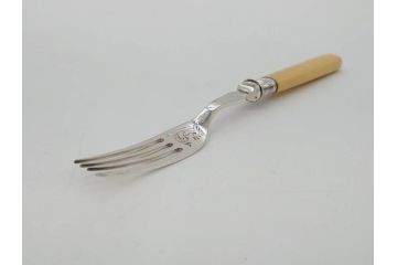 イギリスアンティーク　シルバープレート　繊細なデザインが上品な雰囲気を醸し出すフォーク&ナイフ各6本(12本セット、食器、カトラリー、箱付き、テーブルウェア)(R-073829)