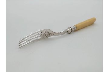 イギリスアンティーク　シルバープレート　繊細なデザインが上品な雰囲気を醸し出すフォーク&ナイフ各6本(12本セット、食器、カトラリー、箱付き、テーブルウェア)(R-073829)