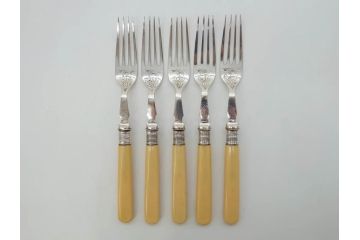 イギリスアンティーク　シルバープレート　繊細なデザインが上品な雰囲気を醸し出すフォーク&ナイフ各6本(12本セット、食器、カトラリー、箱付き、テーブルウェア)(R-073829)