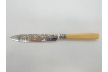イギリスアンティーク　シルバープレート　繊細なデザインが上品な雰囲気を醸し出すフォーク&ナイフ各6本(12本セット、食器、カトラリー、箱付き、テーブルウェア)(R-073829)