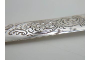イギリスアンティーク　シルバープレート　繊細なデザインが上品な雰囲気を醸し出すフォーク&ナイフ各6本(12本セット、食器、カトラリー、箱付き、テーブルウェア)(R-073829)