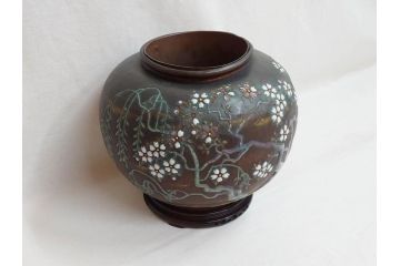 昭和七年(1932年)　帝都復興完成記念　安藤七宝店　鎚起七宝花瓶　都の春(花入、花器、桜、台座付き、共箱付き)(R-073830)