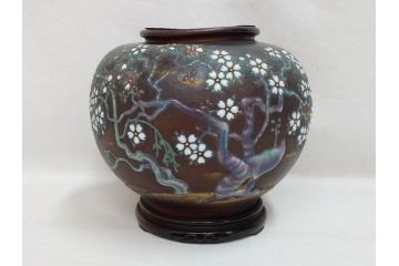昭和七年(1932年)　帝都復興完成記念　安藤七宝店　鎚起七宝花瓶　都の春(花入、花器、桜、台座付き、共箱付き)(R-073830)