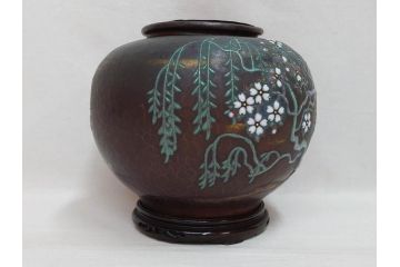 昭和七年(1932年)　帝都復興完成記念　安藤七宝店　鎚起七宝花瓶　都の春(花入、花器、桜、台座付き、共箱付き)(R-073830)