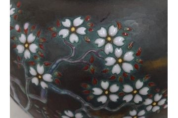昭和七年(1932年)　帝都復興完成記念　安藤七宝店　鎚起七宝花瓶　都の春(花入、花器、桜、台座付き、共箱付き)(R-073830)