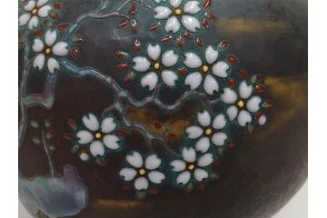 昭和七年(1932年)　帝都復興完成記念　安藤七宝店　鎚起七宝花瓶　都の春(花入、花器、桜、台座付き、共箱付き)(R-073830)