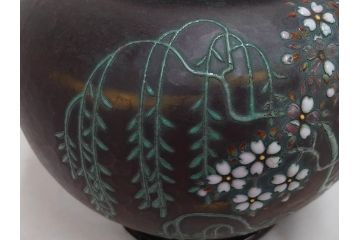 昭和七年(1932年)　帝都復興完成記念　安藤七宝店　鎚起七宝花瓶　都の春(花入、花器、桜、台座付き、共箱付き)(R-073830)
