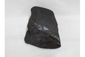 龍渓石　丁郷作　細部まで職人のこだわりが感じられる硯(書道具、共箱付き)(R-073831)