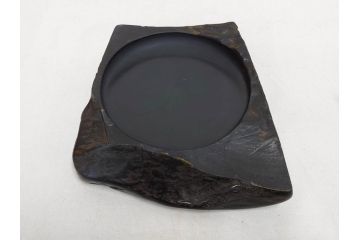 龍渓石　丁郷作　細部まで職人のこだわりが感じられる硯(書道具、共箱付き)(R-073831)