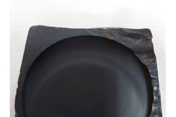 龍渓石　丁郷作　細部まで職人のこだわりが感じられる硯(書道具、共箱付き)(R-073831)