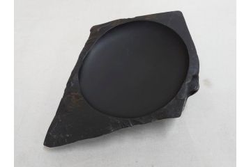 龍渓石　丁郷作　細部まで職人のこだわりが感じられる硯(書道具、共箱付き)(R-073831)