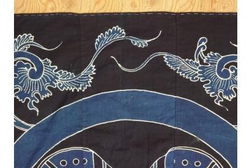 大正〜昭和初期　丸に譜入り違い鷹の羽　筒描き　家紋　唐草　藍染　木綿　古布(リメイク)(R-073833)