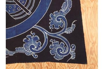 大正〜昭和初期　丸に譜入り違い鷹の羽　筒描き　家紋　唐草　藍染　木綿　古布(リメイク)(R-073833)