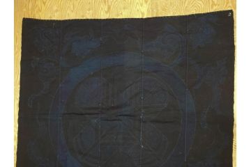 大正〜昭和初期　丸に譜入り違い鷹の羽　筒描き　家紋　唐草　藍染　木綿　古布(リメイク)(R-073833)