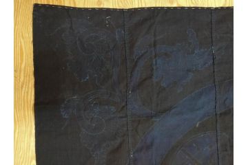大正〜昭和初期　丸に譜入り違い鷹の羽　筒描き　家紋　唐草　藍染　木綿　古布(リメイク)(R-073833)