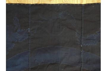 大正〜昭和初期　丸に譜入り違い鷹の羽　筒描き　家紋　唐草　藍染　木綿　古布(リメイク)(R-073833)