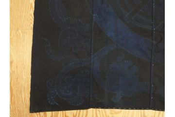 大正〜昭和初期　丸に譜入り違い鷹の羽　筒描き　家紋　唐草　藍染　木綿　古布(リメイク)(R-073833)
