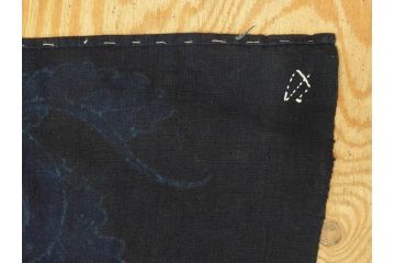 大正〜昭和初期　丸に譜入り違い鷹の羽　筒描き　家紋　唐草　藍染　木綿　古布(リメイク)(R-073833)