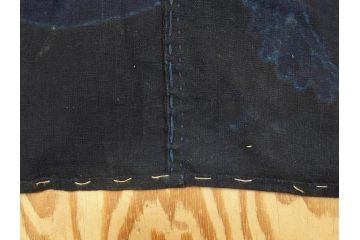 大正〜昭和初期　丸に譜入り違い鷹の羽　筒描き　家紋　唐草　藍染　木綿　古布(リメイク)(R-073833)