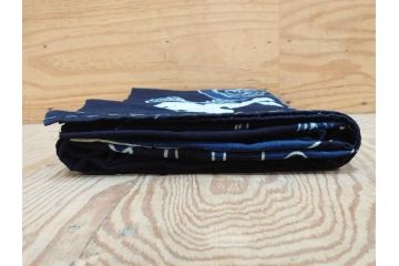 大正〜昭和初期　丸に譜入り違い鷹の羽　筒描き　家紋　唐草　藍染　木綿　古布(リメイク)(R-073833)