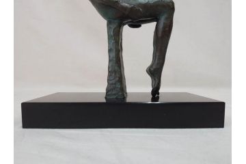彫刻家　堤直美　「そよ風」　柔らかな風が感じられる気品漂うブロンズ像(Naomi Tsutsumi、オブジェ、女性像、置物)(R-073838)