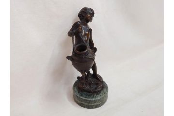 彫刻家　オーギュスト・モロー　「水を汲む少年」　細かいところまで再現されたブロンズ像(Auguste Moreau、置物、オブジェ)(R-073839)