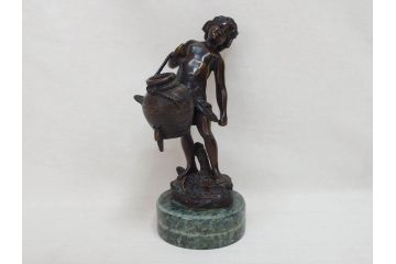 彫刻家　オーギュスト・モロー　「水を汲む少年」　細かいところまで再現されたブロンズ像(Auguste Moreau、置物、オブジェ)(R-073839)