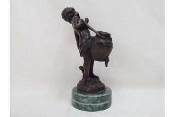 彫刻家　オーギュスト・モロー　「水を汲む少年」　細かいところまで再現されたブロンズ像(Auguste Moreau、置物、オブジェ)(R-073839)