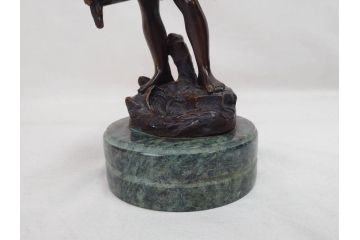 彫刻家　オーギュスト・モロー　「水を汲む少年」　細かいところまで再現されたブロンズ像(Auguste Moreau、置物、オブジェ)(R-073839)