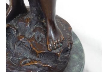 彫刻家　オーギュスト・モロー　「水を汲む少年」　細かいところまで再現されたブロンズ像(Auguste Moreau、置物、オブジェ)(R-073839)