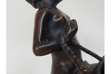 彫刻家　オーギュスト・モロー　「水を汲む少年」　細かいところまで再現されたブロンズ像(Auguste Moreau、置物、オブジェ)(R-073839)