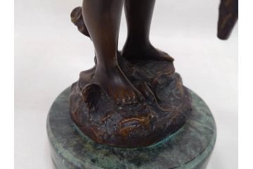 彫刻家　オーギュスト・モロー　「水を汲む少年」　細かいところまで再現されたブロンズ像(Auguste Moreau、置物、オブジェ)(R-073839)