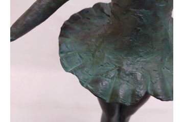 彫刻家　堤直美　「緑のリズム」　作品証明書付き　優美な雰囲気を醸し出すブロンズ像(バレリーナ、バレエ、少女、踊る人、Naomi Tsutsumi、オブジェ、置物)(定価約38万円)(R-073840)