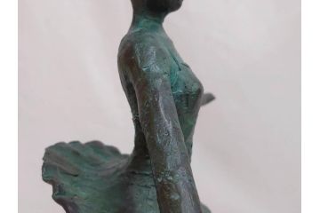 彫刻家　堤直美　「緑のリズム」　作品証明書付き　優美な雰囲気を醸し出すブロンズ像(バレリーナ、バレエ、少女、踊る人、Naomi Tsutsumi、オブジェ、置物)(定価約38万円)(R-073840)