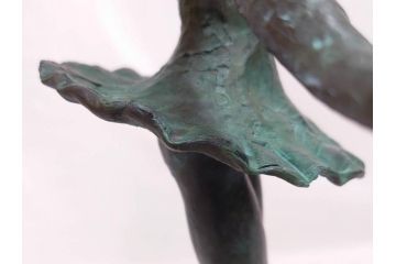 彫刻家　堤直美　「緑のリズム」　作品証明書付き　優美な雰囲気を醸し出すブロンズ像(バレリーナ、バレエ、少女、踊る人、Naomi Tsutsumi、オブジェ、置物)(定価約38万円)(R-073840)