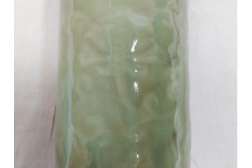 清風与平造　青磁　味わい深い色合いと存在感のある佇まいが目を惹く花入(花生、花瓶、花器、共箱付き)(R-073841)