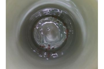清風与平造　青磁　味わい深い色合いと存在感のある佇まいが目を惹く花入(花生、花瓶、花器、共箱付き)(R-073841)