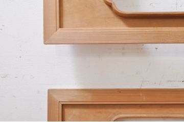 アンティーク建具　井波彫刻　雲峰刀　雲に天人　美しい天女のデザインが目を惹く片面彫刻欄間2枚セット(明かり取り、明り取り、在銘有り)(R-073858)