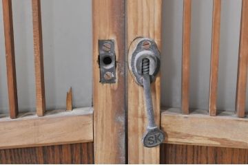 アンティーク建具　格子デザインがおしゃれなガラス小窓2枚セット(ガラス窓、ガラス戸、引き戸)(R-073864)