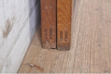 アンティーク建具　総欅(ケヤキ)材　経年を感じさせる木味が魅力の板戸窓2枚セット(引き戸)(R-073867)